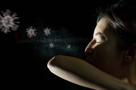 El contagio por aerosoles es la vía más importante de transmisión, según científicos españoles